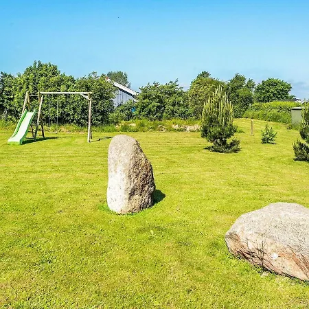 Three-bedroom In 5 Feriehus
