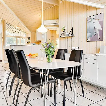 Feriehus Three-bedroom In 5 *