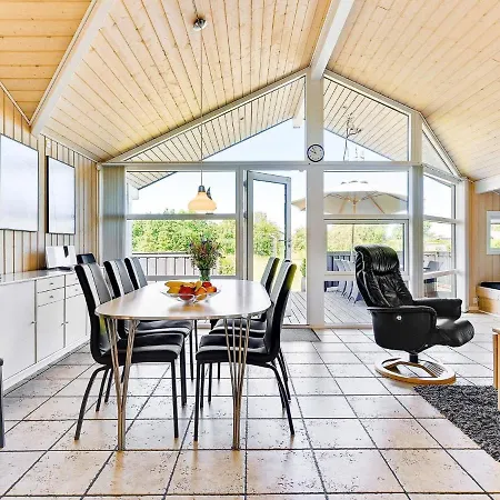 Three-bedroom Holiday In 5