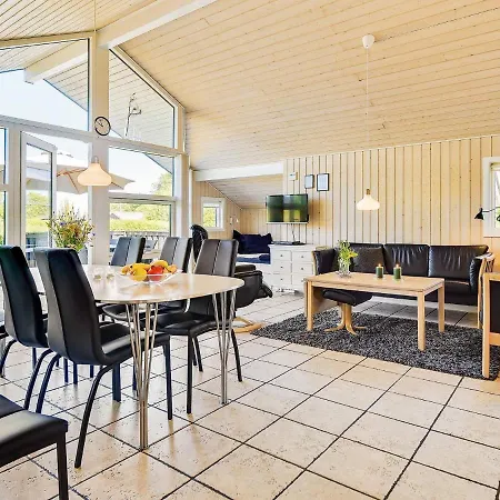 Feriehus Three-bedroom In 5 *