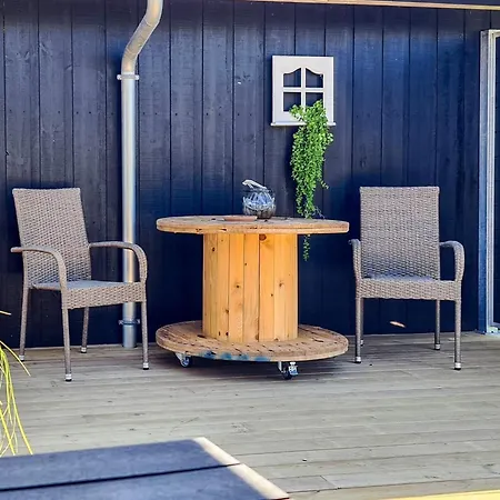 Three-bedroom In 5 Feriehus