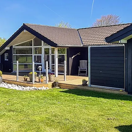 Three-bedroom In 5 * Nordborg