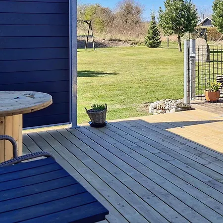 Holiday home Three-bedroom In 5