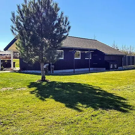 Three-bedroom In 5 Feriehus